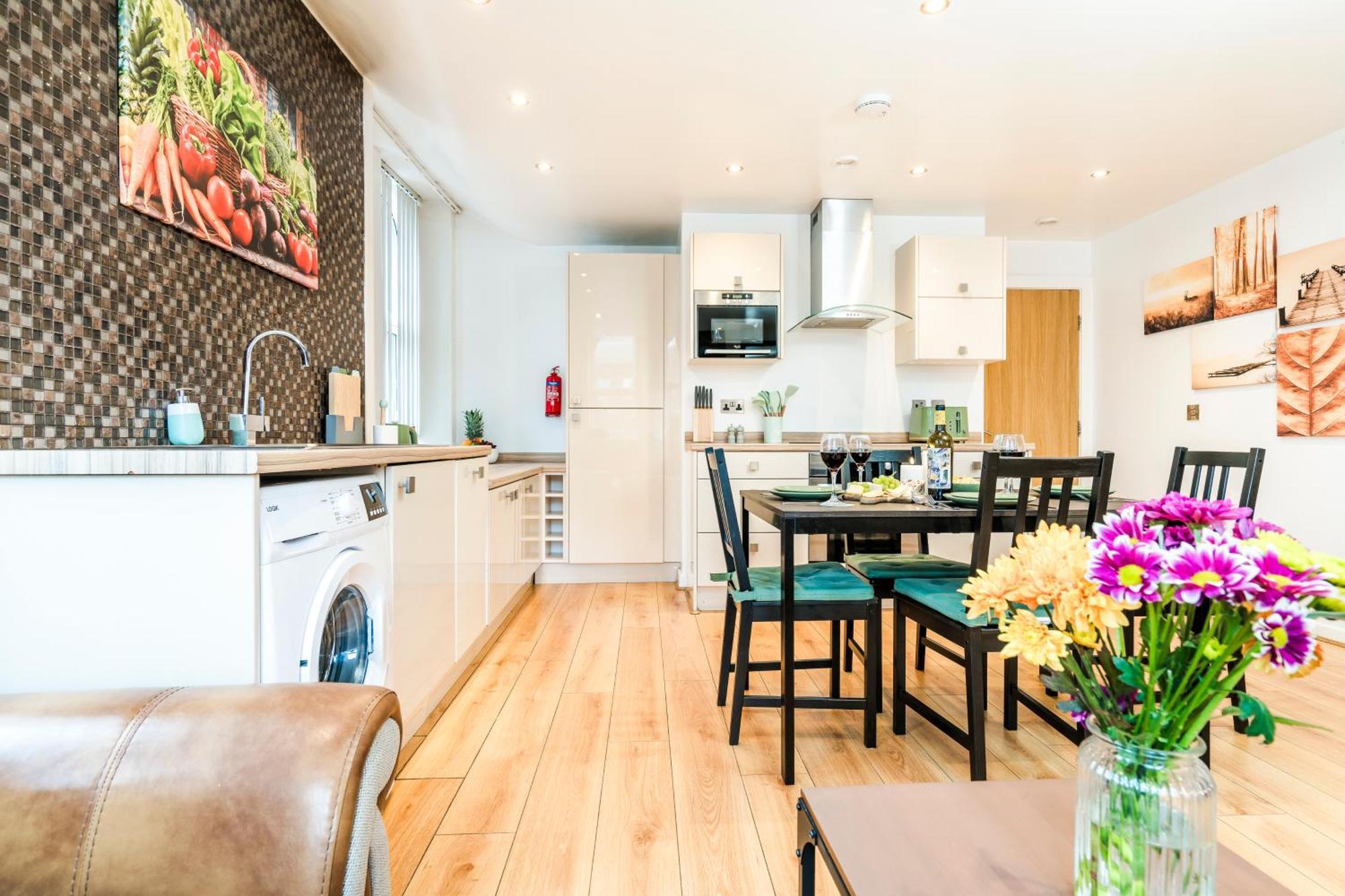 Cavern Quarters, Beautiful Two Bedroom City Centre Apartment By Garudy Serviced Apartments And Short Lets - Perfect For Longer Stays Liverpool Extérieur photo
