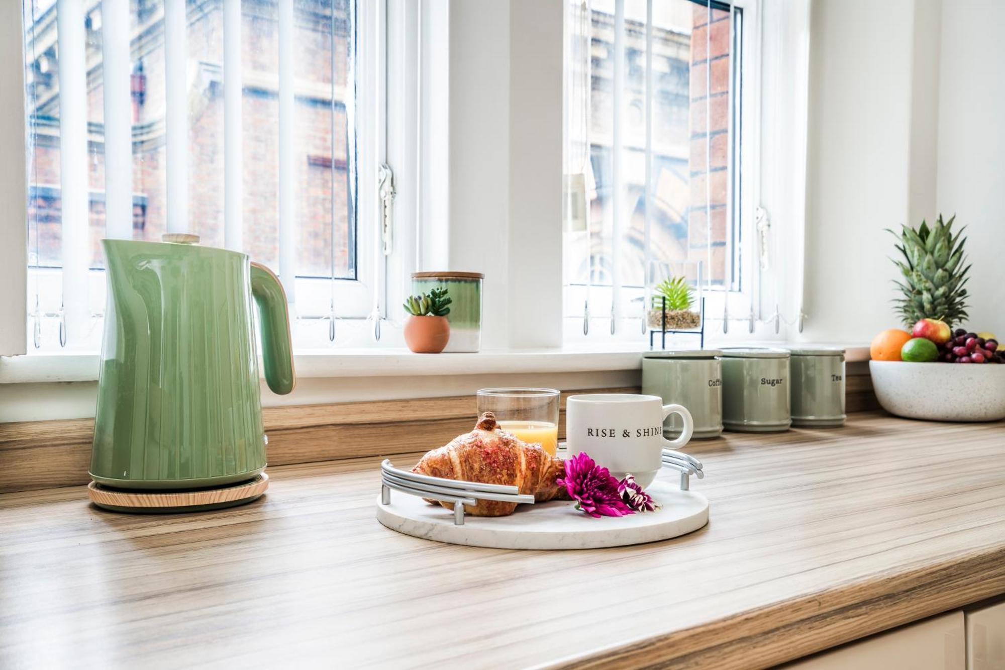 Cavern Quarters, Beautiful Two Bedroom City Centre Apartment By Garudy Serviced Apartments And Short Lets - Perfect For Longer Stays Liverpool Extérieur photo