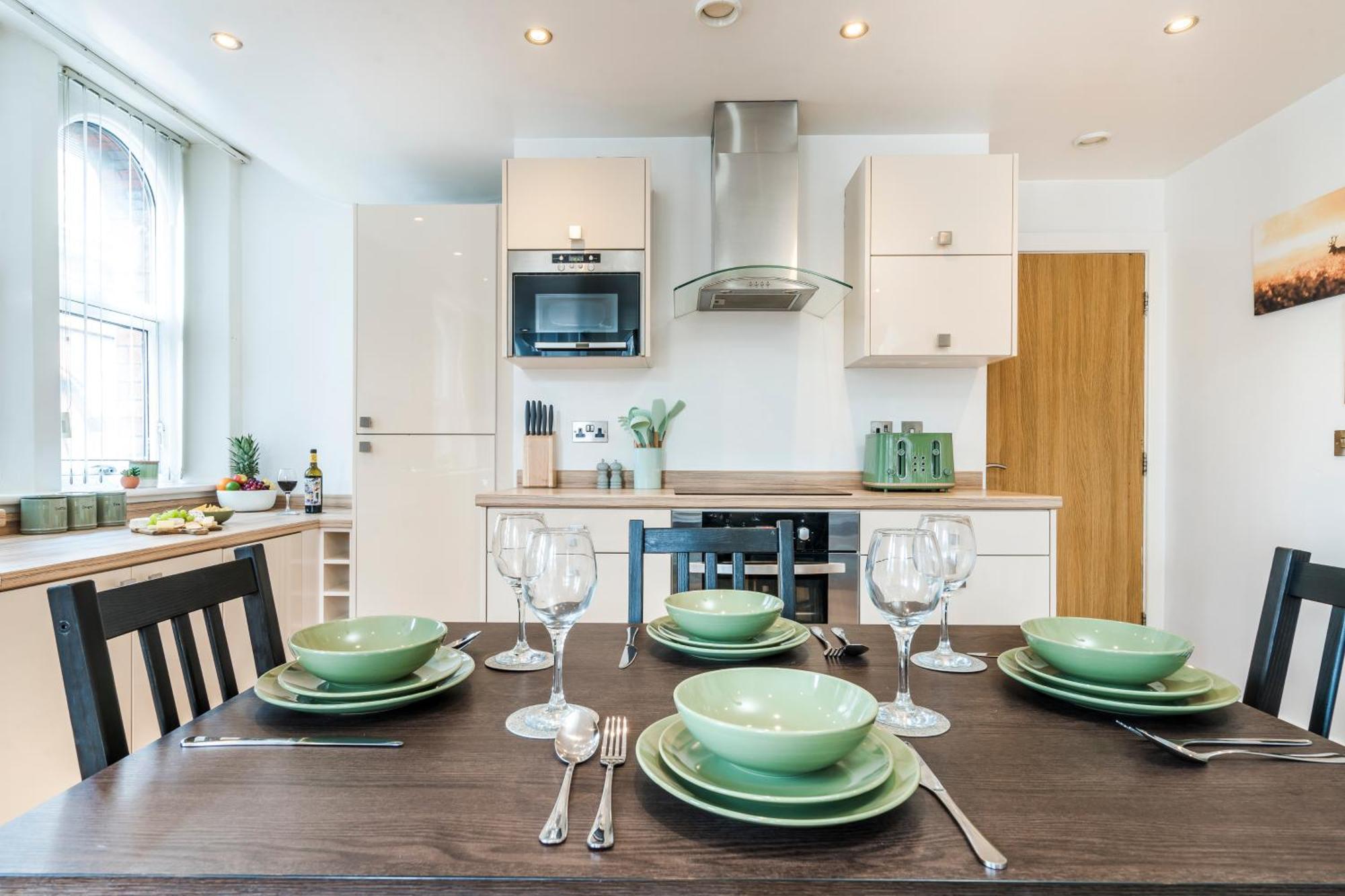 Cavern Quarters, Beautiful Two Bedroom City Centre Apartment By Garudy Serviced Apartments And Short Lets - Perfect For Longer Stays Liverpool Extérieur photo