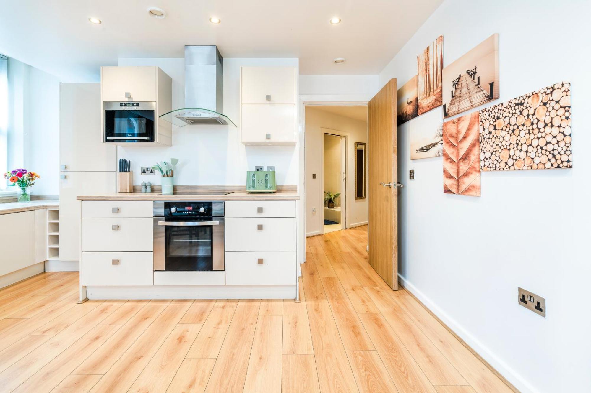 Cavern Quarters, Beautiful Two Bedroom City Centre Apartment By Garudy Serviced Apartments And Short Lets - Perfect For Longer Stays Liverpool Extérieur photo